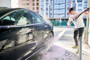 Ako umývať elektrické a hybridné autá v bezdotykovej autoumyvárni?